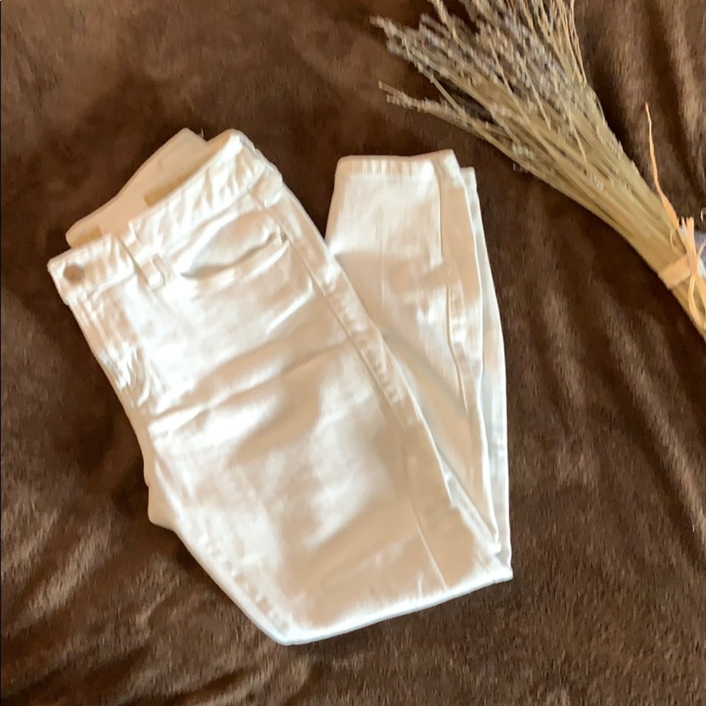 White GUESS skinny jeans
